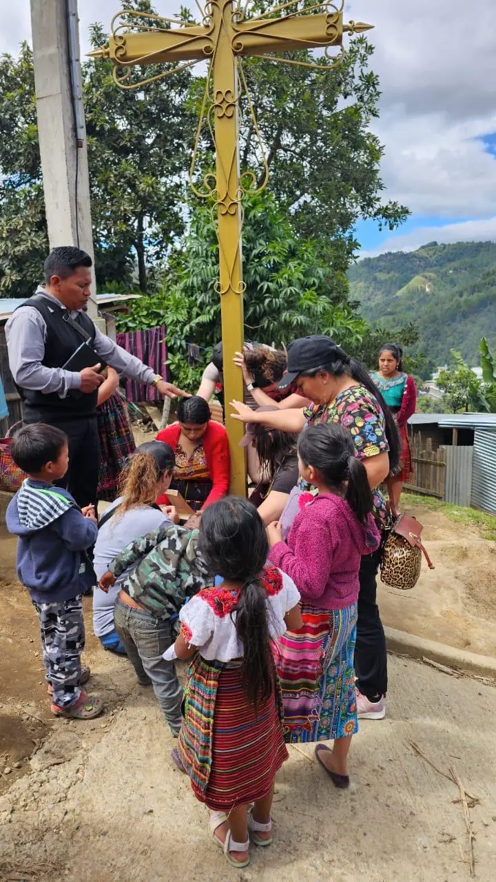 Guatemalan community working together